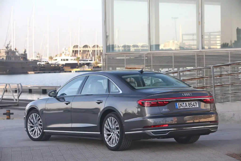 Audi А8 D5 преди фейслифта. Къде му е силата, как стои спрямо конкурентите?