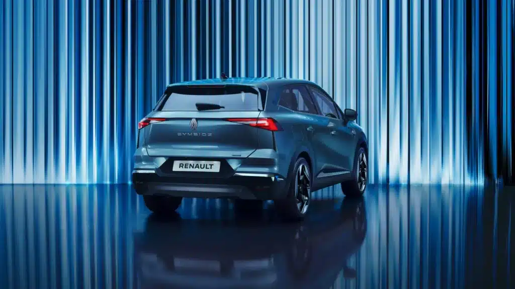 Renault предсдтави компактния кросоувър Symbioz с хибридна установка и огромен багажник