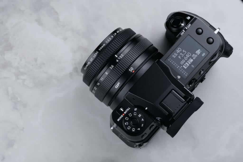 Fujifilm представи безогледалните фотоапарати X-T50 и GFX 100S II на цени 00 и 99