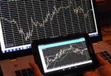 ИИ притиска бизнес анализаторите: GPT-4 надминава хората във финансовия анализ