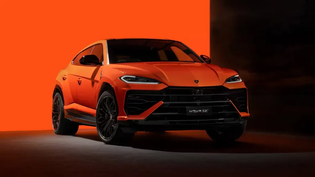 Lamborghini заменя модела Urus S с хибриден Urus SE, който разполага с близо 800 коня