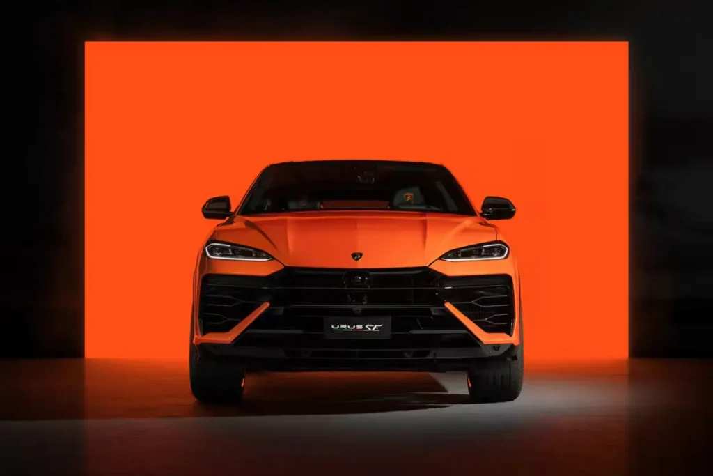 Lamborghini заменя модела Urus S с хибриден Urus SE, който разполага с близо 800 коня