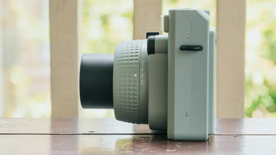 Fujifilm представи широкоформатния фотоапарат за моментни снимки Instax Wide 400