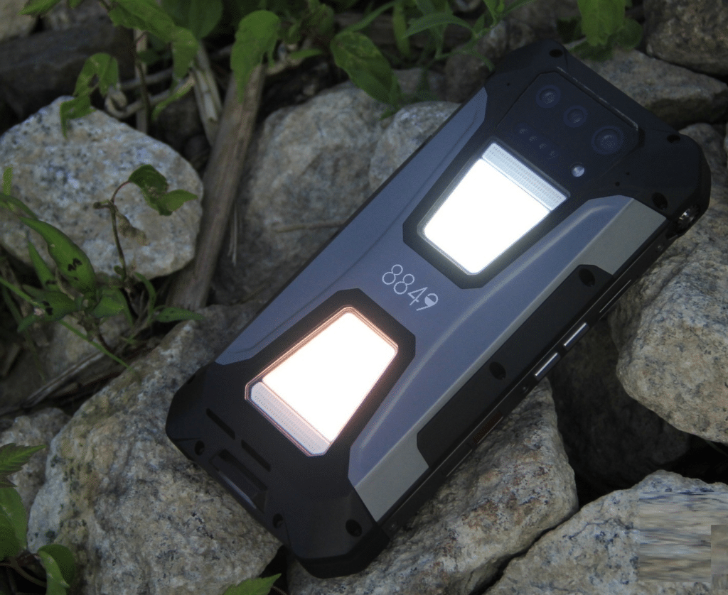 8849 Unihertz TANK 2 Pro е „безсмъртен“ смартфон с гигантска батерия, проектор и камера за нощно виждане