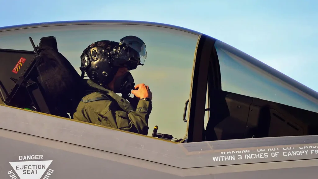 Шлемът Collins Aerospace HMDS Gen 3 за 0 000 прави изтребителя F-35 прозрачен за пилота