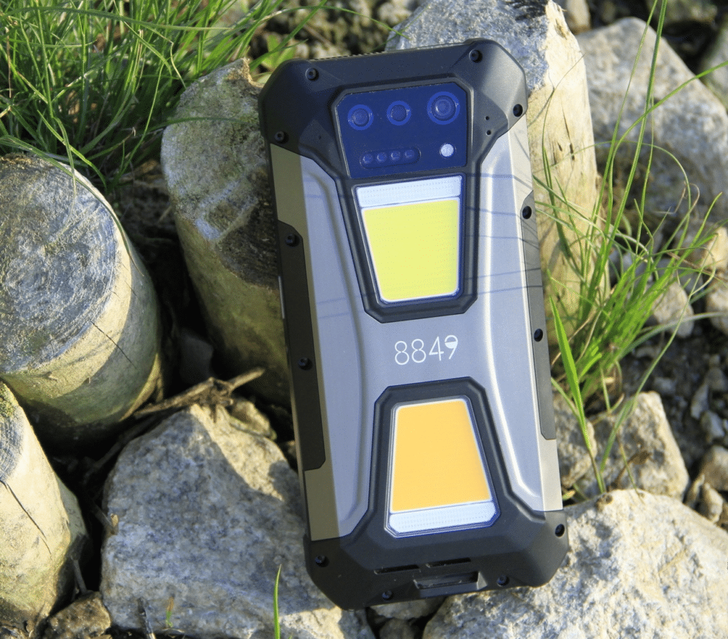 8849 Unihertz TANK 2 Pro е „безсмъртен“ смартфон с гигантска батерия, проектор и камера за нощно виждане