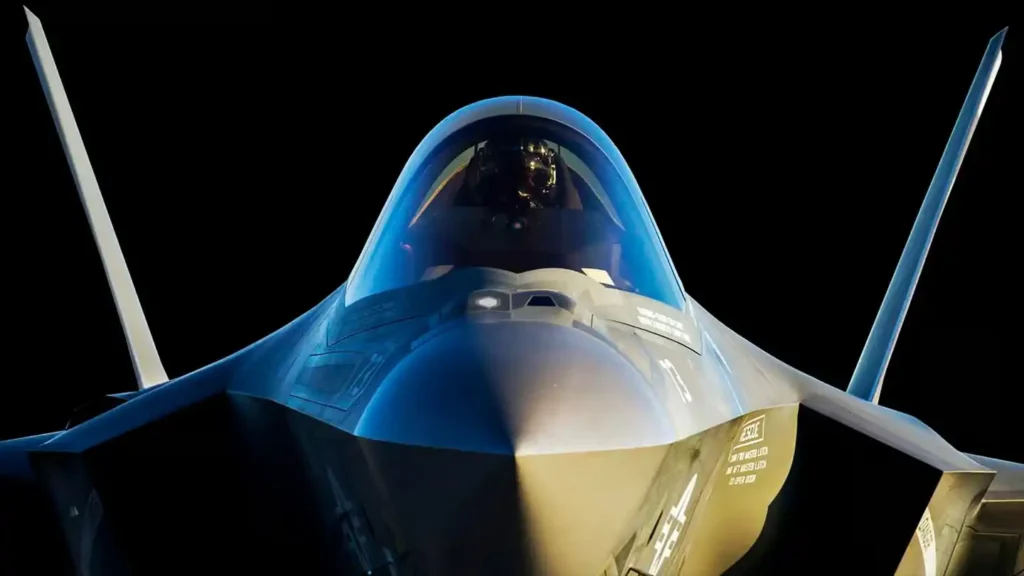 Шлемът Collins Aerospace HMDS Gen 3 за 0 000 прави изтребителя F-35 прозрачен за пилота