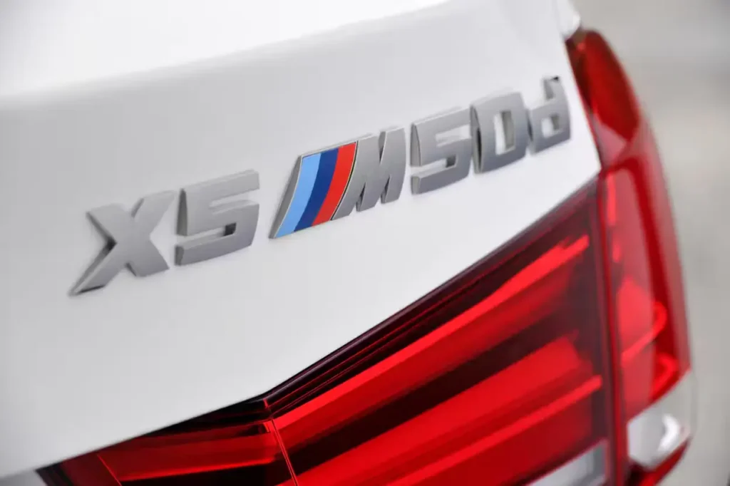 “Родната полиция ни пази” и прави хитри покупки. BMW M340i > базово М3?