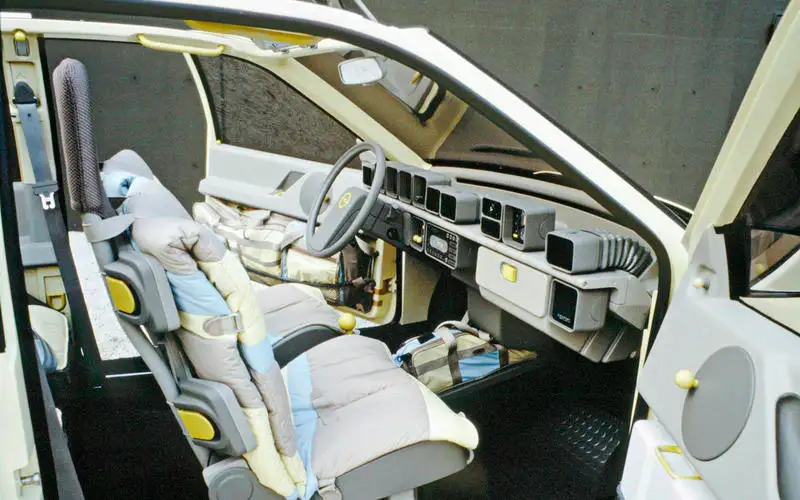 Тука няма скука: автомобилите с дизайн на Крис Бенгъл