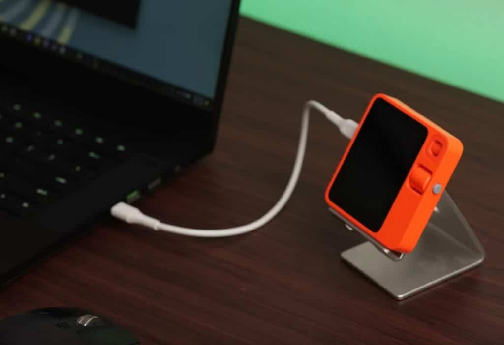 Ентусиаст стартира Android 13 на Rabbit R1 вместо стандартния Rabbit OS