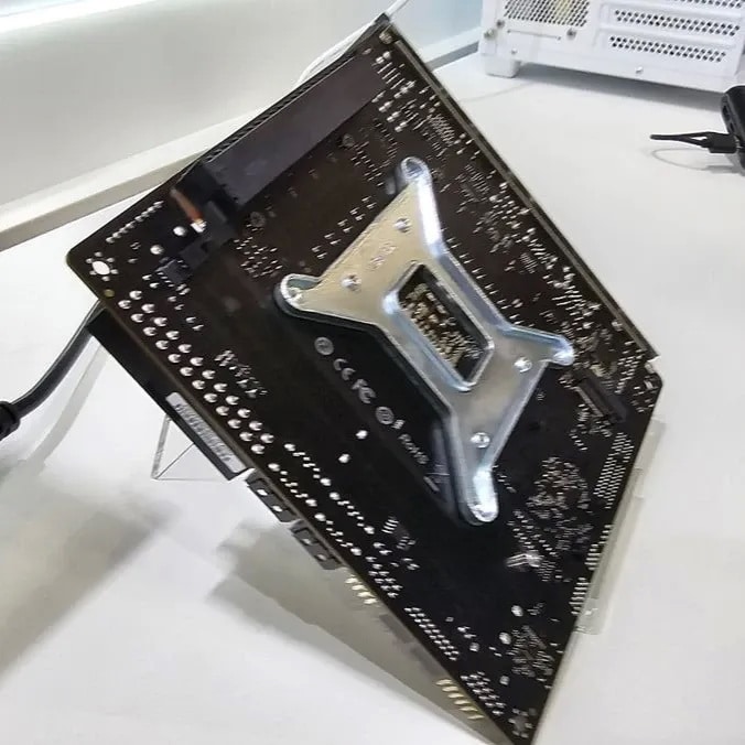 Maxsun показа платката MS-Terminator B760BKB D5 със заден слот тип PCIe 5.0 x16