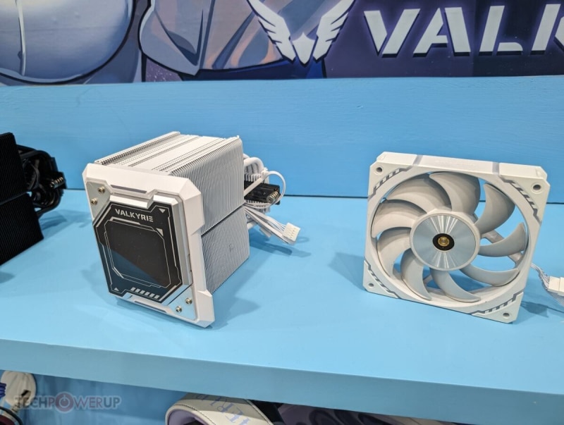 На Computex 2024 бяха показани въздушни охладители с цветни екрани