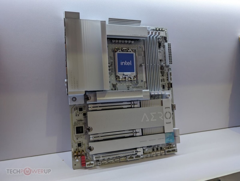 Gigabyte показа LGA 1851 платки за Intel Core Ultra 200 и флагмански модели за Ryzen 9000