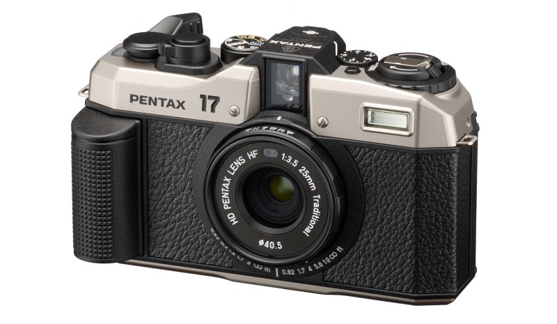 Представиха полуформатния филмов фотоапарат Pentax 17 в ретро стил за 0