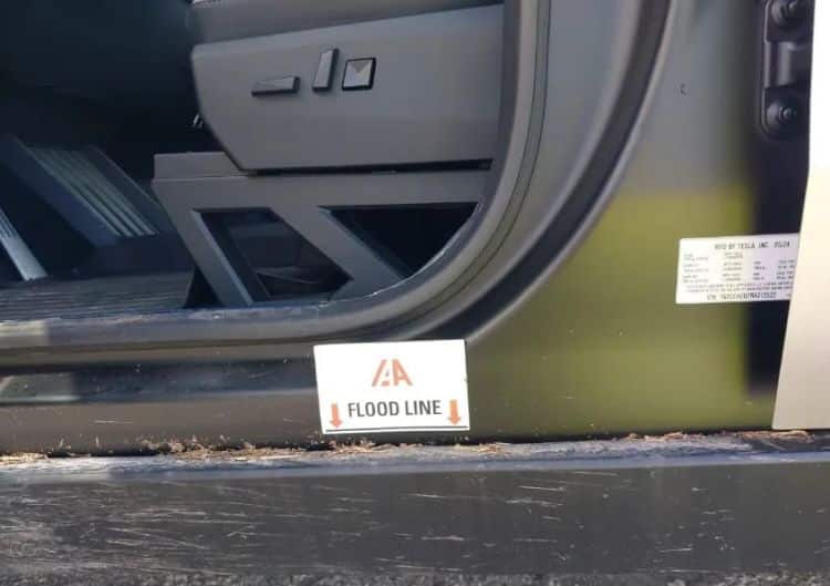 След инциденти много пикапи Tesla Cybertruck биват предлагани на аукцион