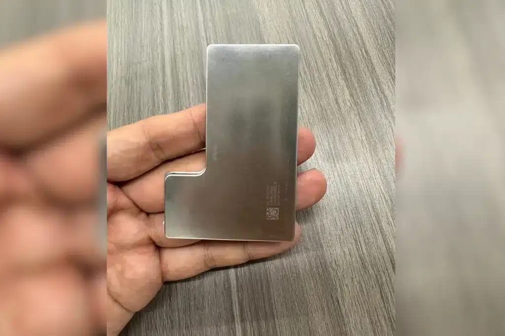 Публикувана е снимка на необичайната батерия на новия iPhone 16