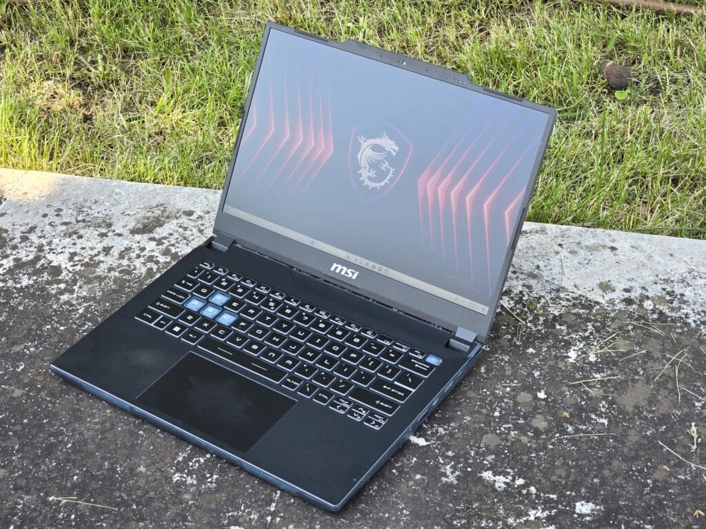 MSI Cyborg 14: Гейминг лаптоп, еквивалент на малък спортен автомобил
