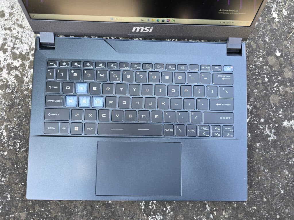 MSI Cyborg 14: Гейминг лаптоп, еквивалент на малък спортен автомобил