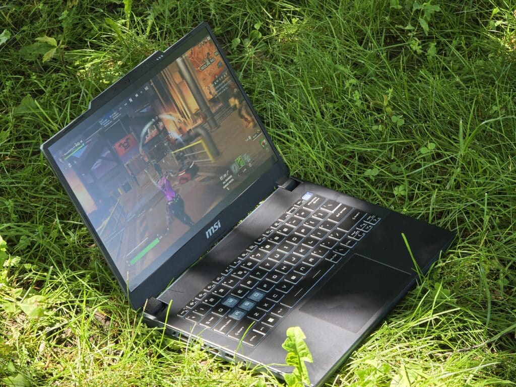 MSI Cyborg 14: Гейминг лаптоп, еквивалент на малък спортен автомобил