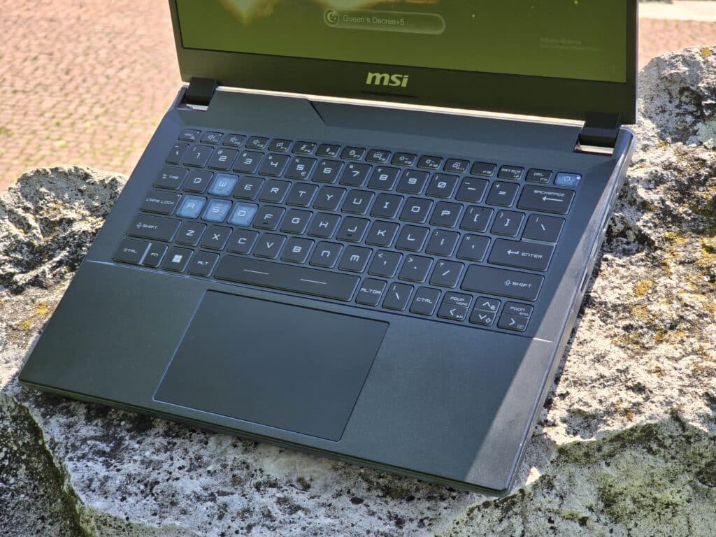 MSI Cyborg 14: Гейминг лаптоп, еквивалент на малък спортен автомобил