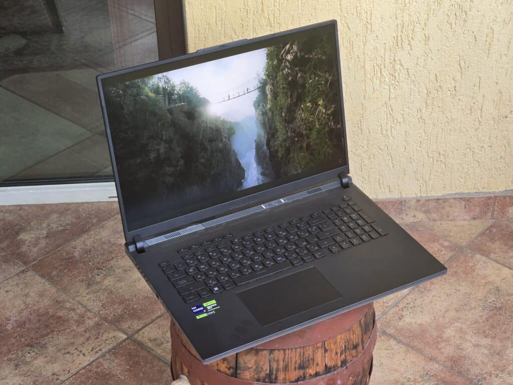 ROG Strix SCAR 18 (2024 г.) – технологично чудо