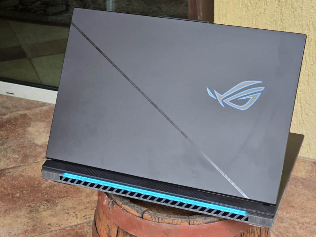 ROG Strix SCAR 18 (2024 г.) – технологично чудо