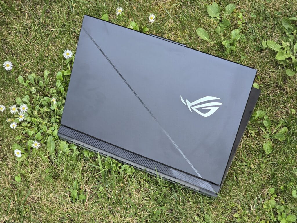 ROG Strix SCAR 18 (2024 г.) – технологично чудо
