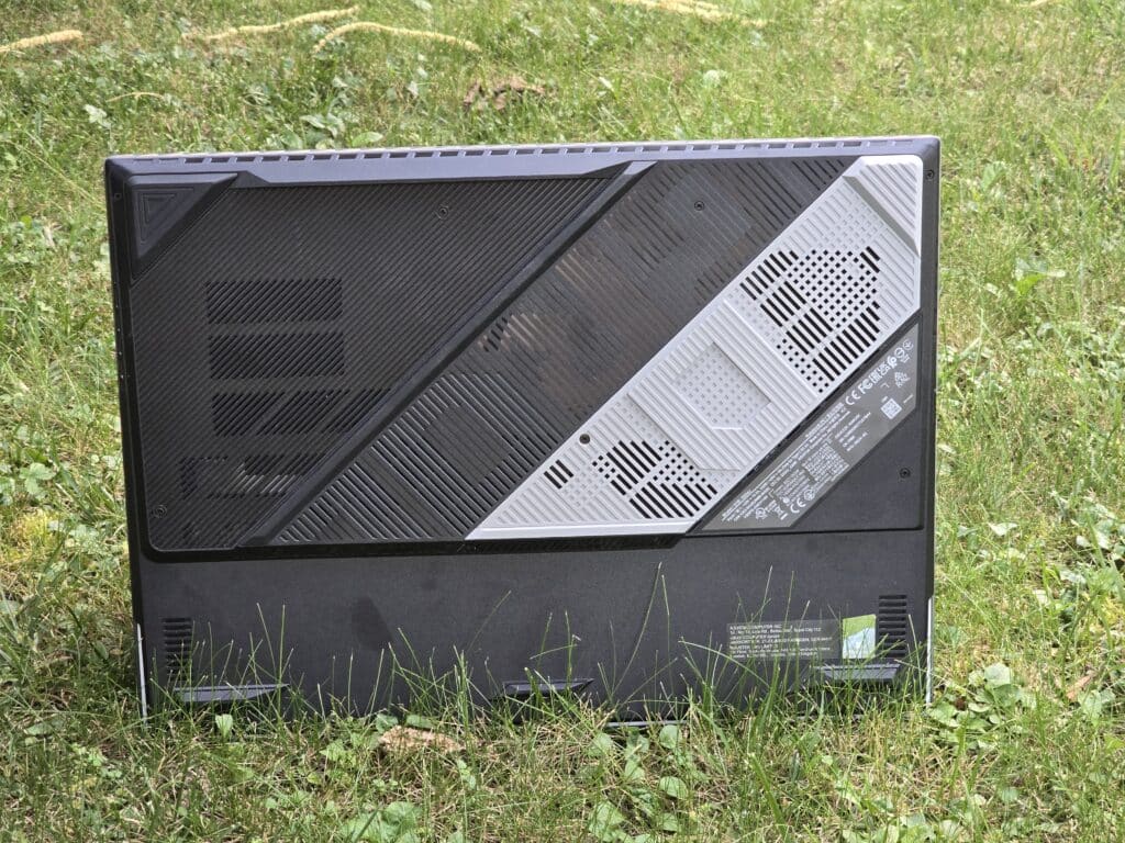 ROG Strix SCAR 18 (2024 г.) – технологично чудо