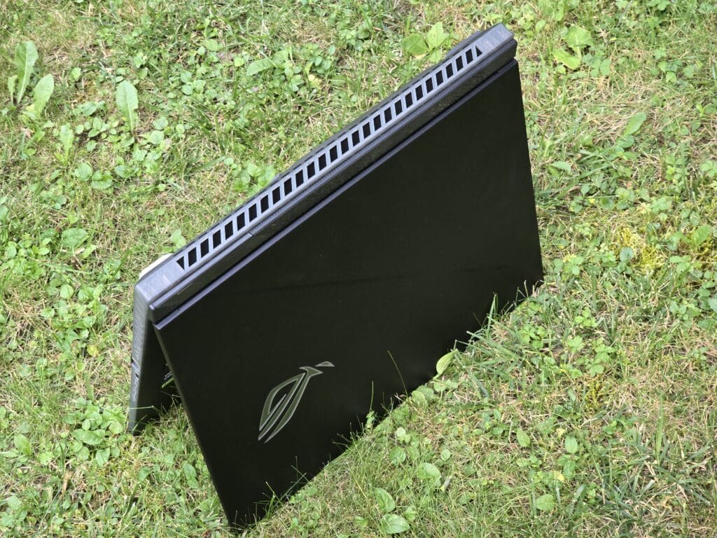 ROG Strix SCAR 18 (2024 г.) – технологично чудо