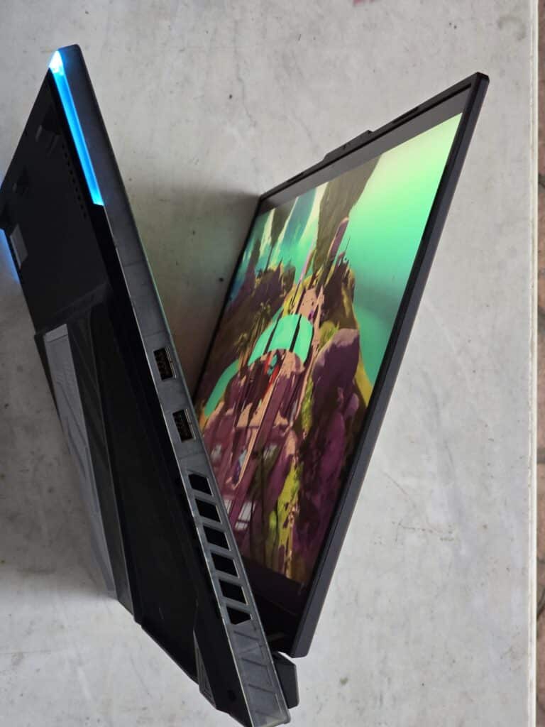 ROG Strix SCAR 18 (2024 г.) – технологично чудо