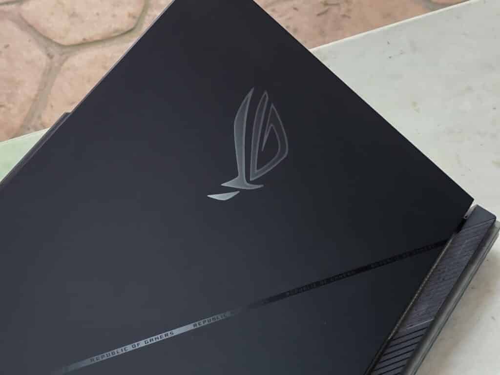 ROG Strix SCAR 18 (2024 г.) – технологично чудо