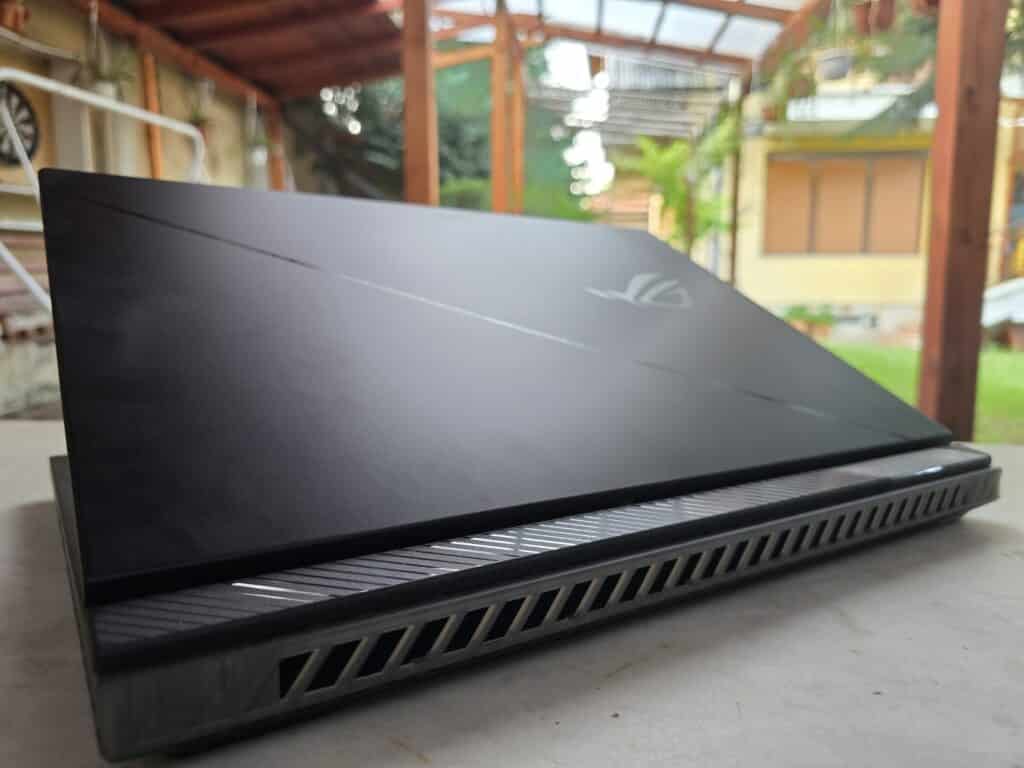 ROG Strix SCAR 18 (2024 г.) – технологично чудо
