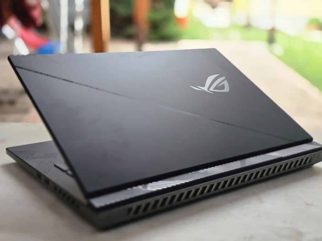 ROG Strix SCAR 18 (2024 г.) – технологично чудо