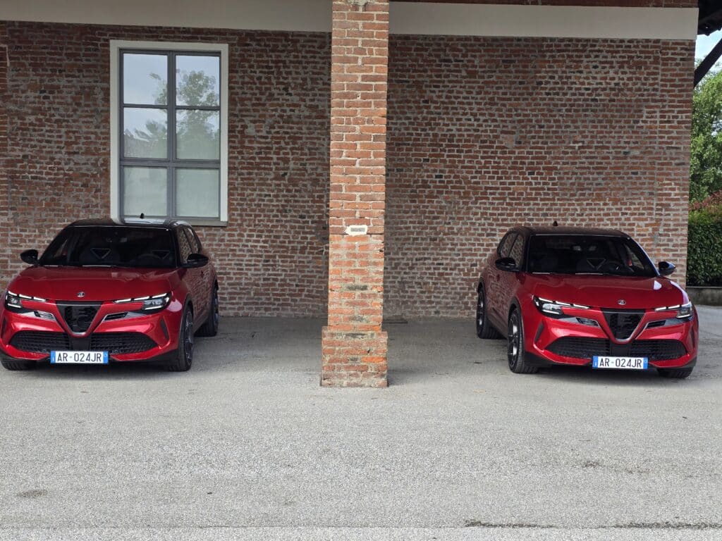 Alfa Romeo Junior: Новата ера за компанията започва с този компактен спортен автомобил