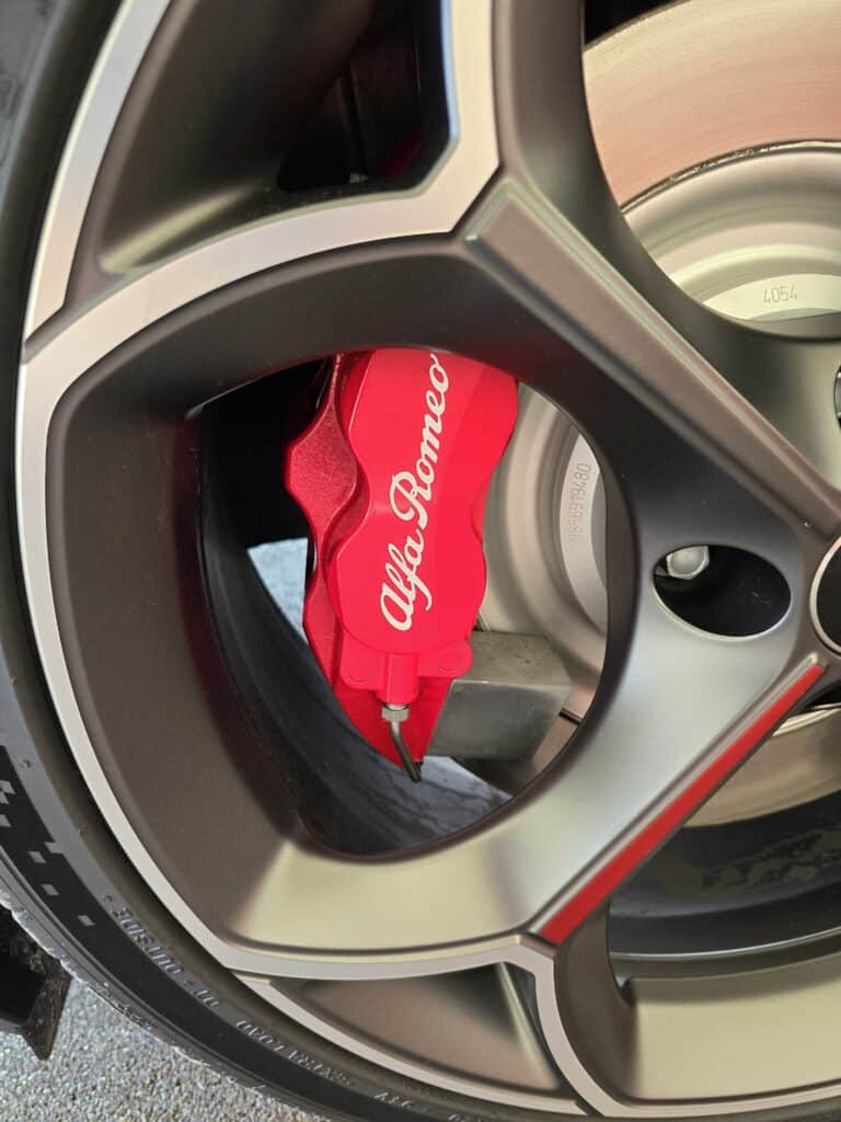 Alfa Romeo Junior: Новата ера за компанията започва с този компактен спортен автомобил