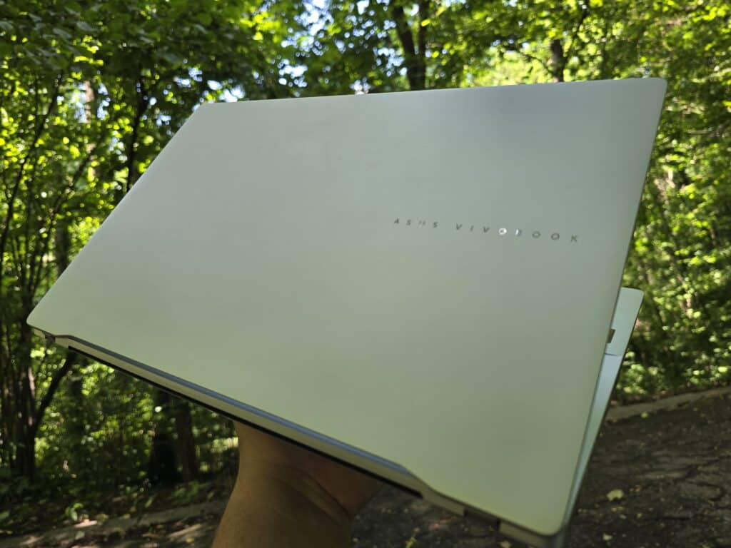 Asus Vivobook S 15 OLED (2024) – Революцията в лаптопите с изкуствен интелект