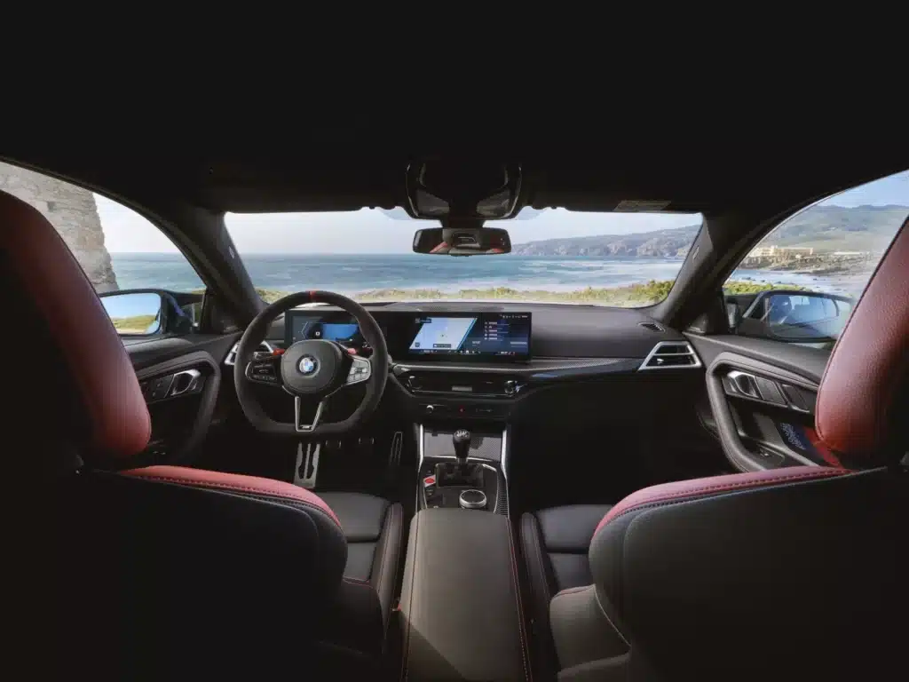 Новото BMW Серия 2 се появява с лукс и технологии, които прилягат на по-висок сегмент. И пази ръчната скоростна кутия