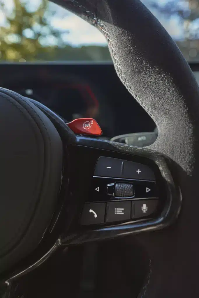 Новото BMW Серия 2 се появява с лукс и технологии, които прилягат на по-висок сегмент. И пази ръчната скоростна кутия
