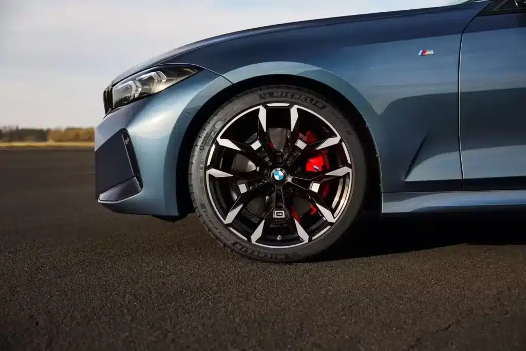 Новото BMW Серия 3: електрифицирани двигатели, oбновен интериор и повече технологии