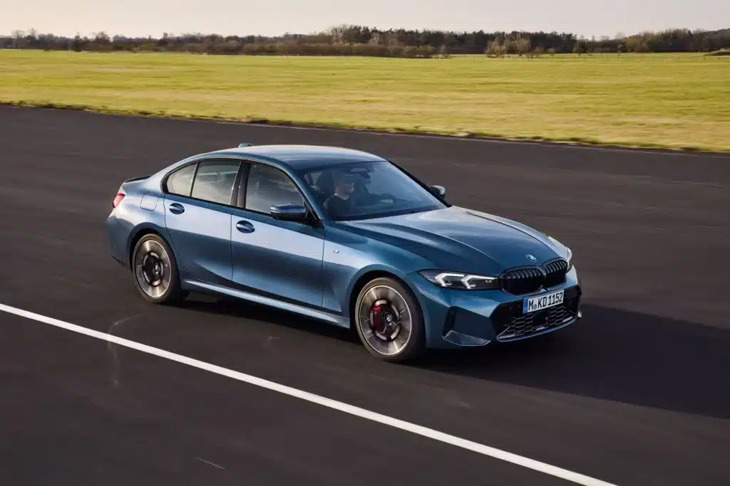 Новото BMW Серия 3: електрифицирани двигатели, oбновен интериор и повече технологии