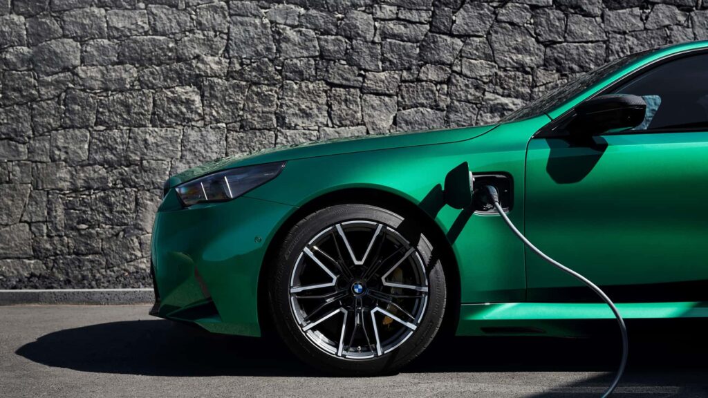 BMW представи новата М5-ца с Plug-In Hybrid задвижване със 717 к.с.