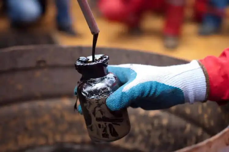 Учени пресметнаха докога ще ни стигне нефтът: оставащите години не са много