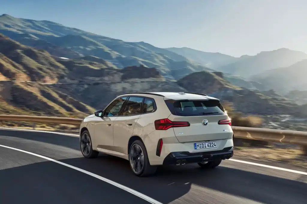 BMW представи новото поколение X3: с хибридно силово задвижване и огромен дисплей