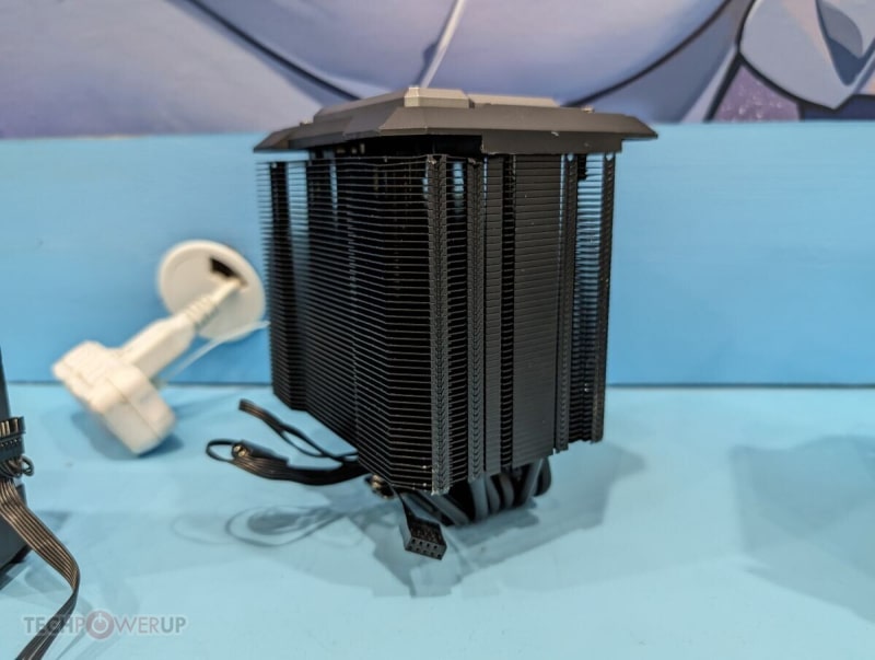 На Computex 2024 бяха показани въздушни охладители с цветни екрани