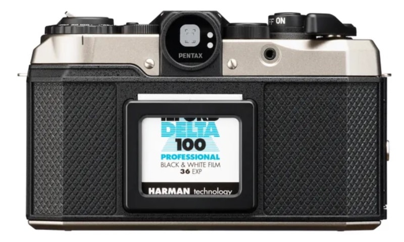 Представиха полуформатния филмов фотоапарат Pentax 17 в ретро стил за 0