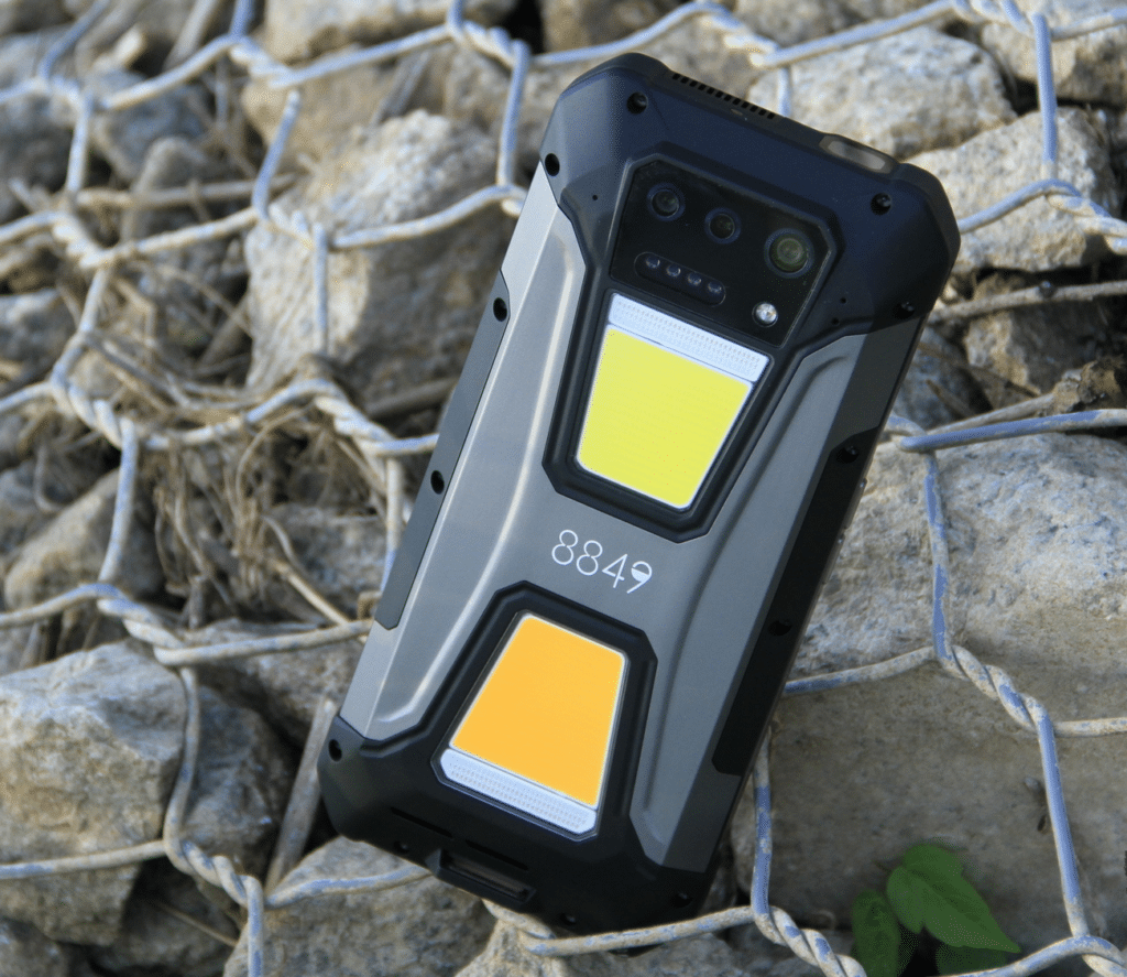 8849 Unihertz TANK 2 Pro е „безсмъртен“ смартфон с гигантска батерия, проектор и камера за нощно виждане