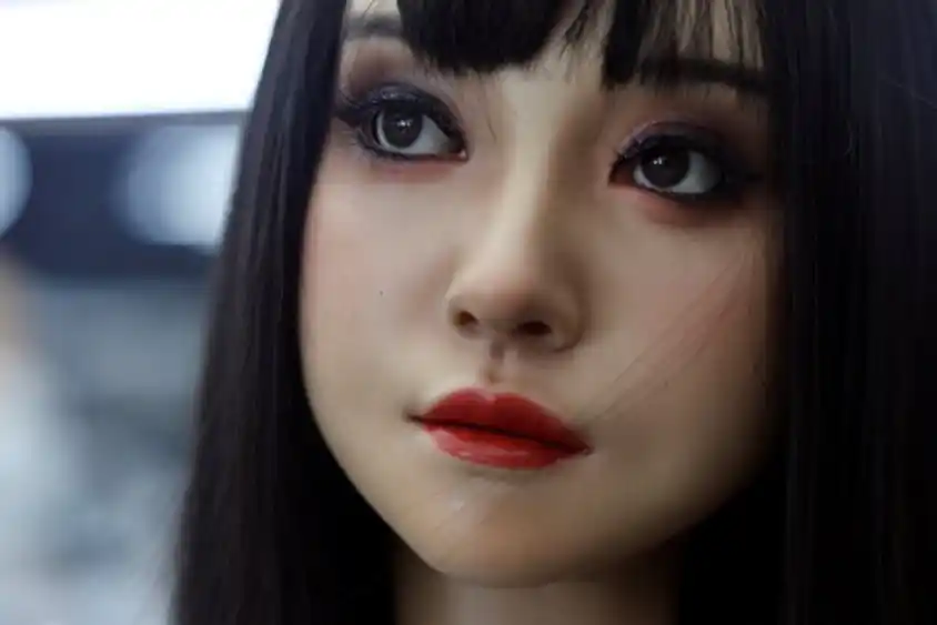 Илюзията за човечност: какво крият Ex-Robots зад своите усмивки?