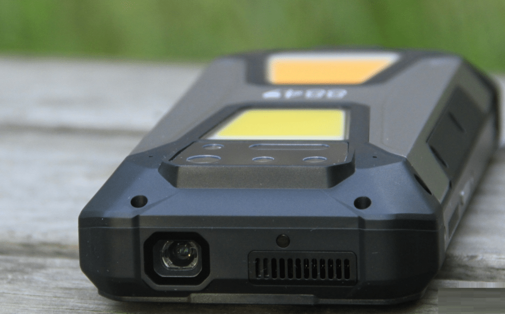 8849 Unihertz TANK 2 Pro е „безсмъртен“ смартфон с гигантска батерия, проектор и камера за нощно виждане
