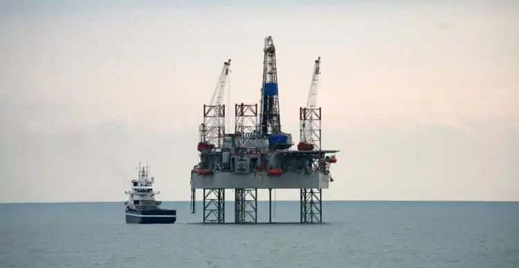 Учени пресметнаха докога ще ни стигне нефтът: оставащите години не са много