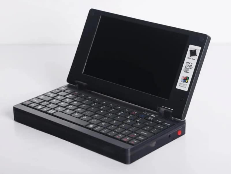 Представиха Pocket 386: Джобен мини-ноутбук с 36-годишен процесор на Intel и Windows 3.11
